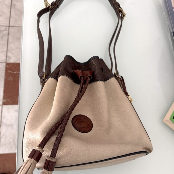 Vintage Dooney & Bourke AWL Drawstring Bucket Bag – Beige & Brown Leather - Picture 3 of 8